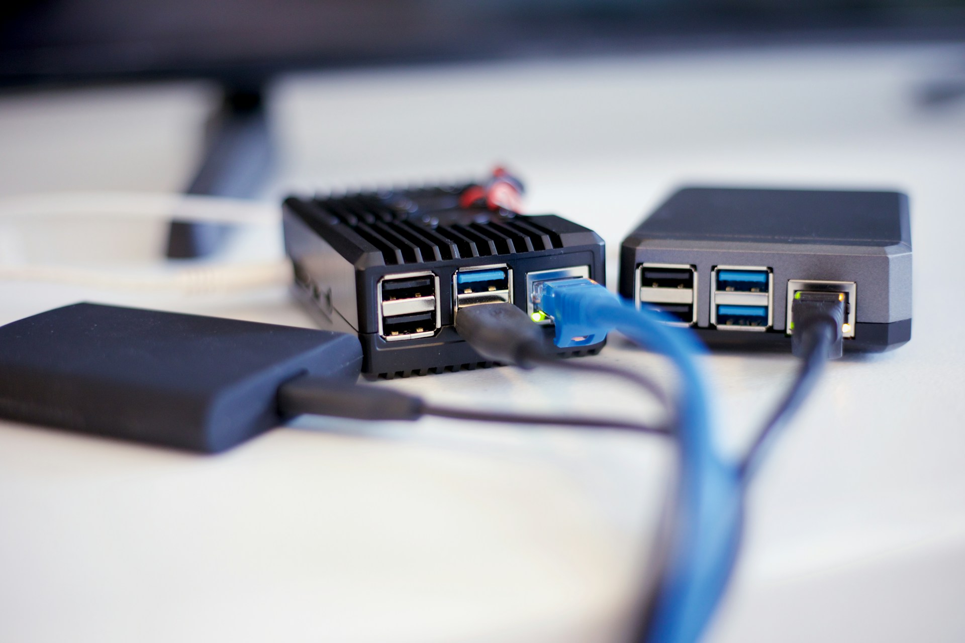 Essential Tech Cables &amp; Converters for Every Setup – 2025 Buyer’s Guide