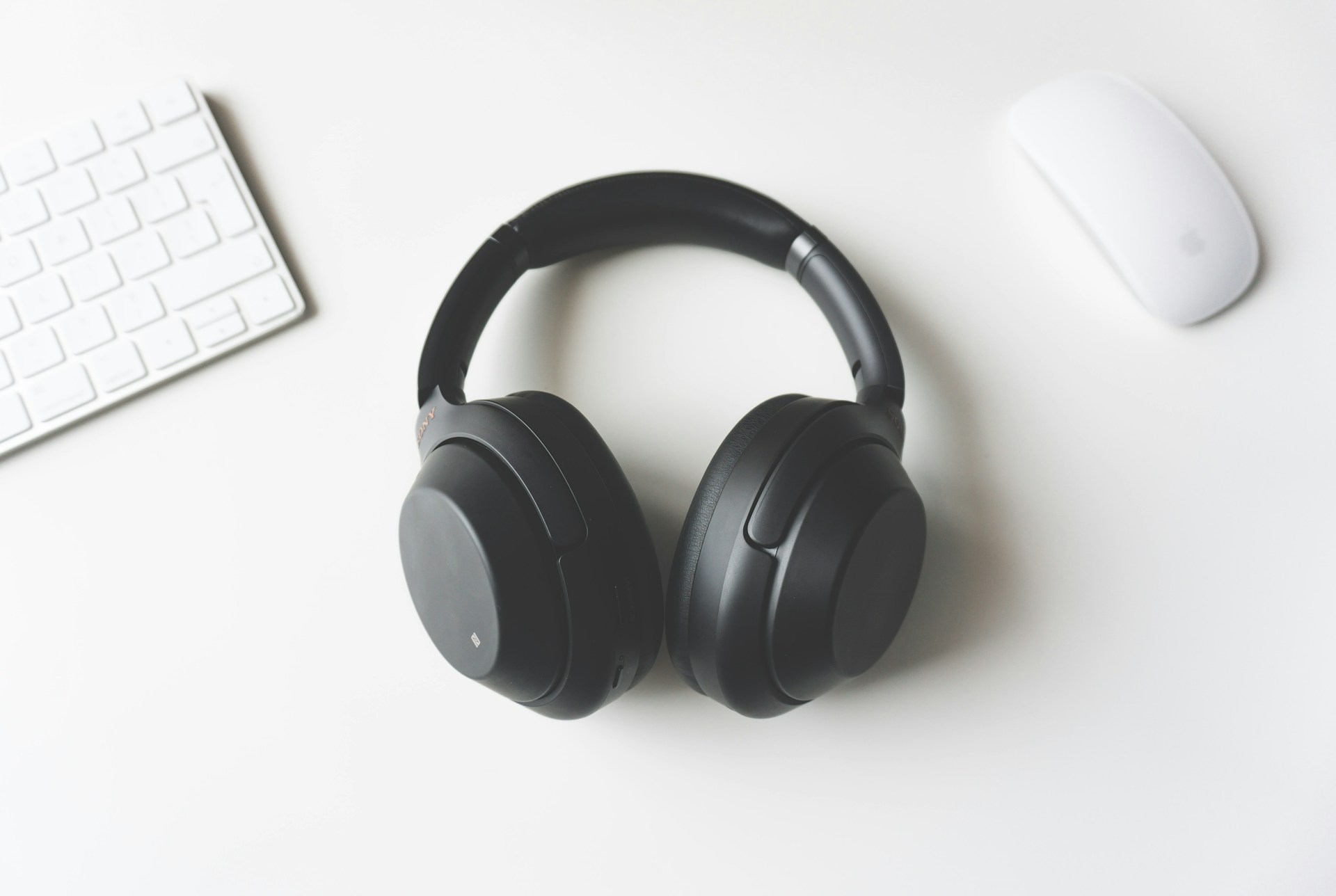 Affordable and High-Quality Wired and Wireless Headphones for Professionals and Gamers